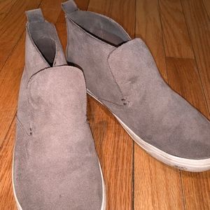 DV Size 8.5 Gray Suede Booties